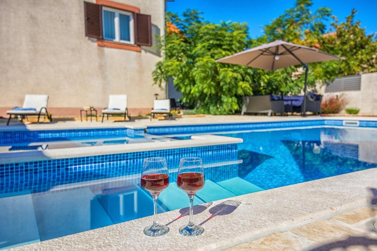 Holiday Home Tower With Private Pool, Sauna And Quads Smilcic Exterior foto